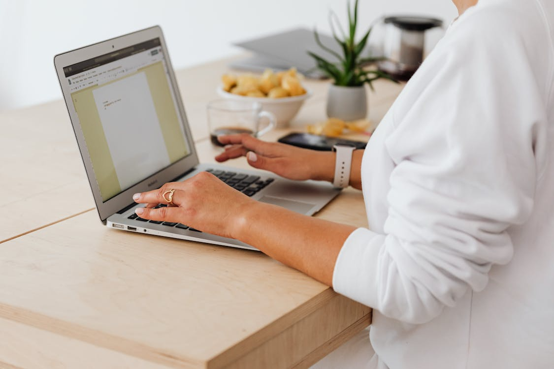 Senior Marketing Copywriter